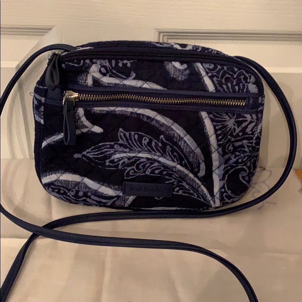 Vera Bradley crossbody; navy blue print